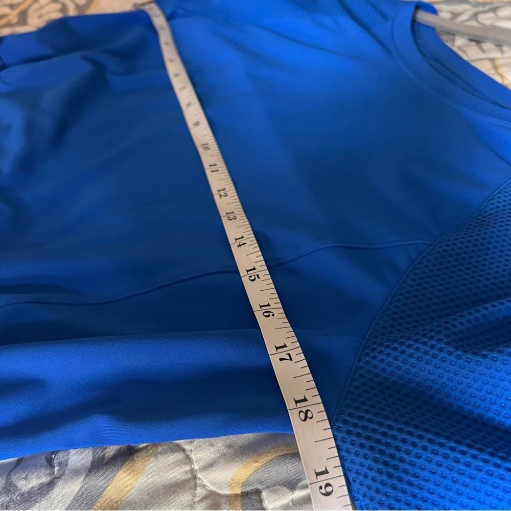 Fabletics Lana Long Sleeve Breathable adjustable Work out top, size Medium - Picture 8 of 10